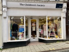 gp_the_children_s_society_shop__bideford_1_PYijI