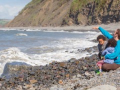visitors-on-beach-bideford-bay-hartland-devon-1235181